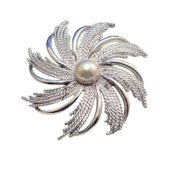 Sarah Coventry Spiral Pearl Pinwheel Pin Brooch Silver Tone - Picture 4 of 5
